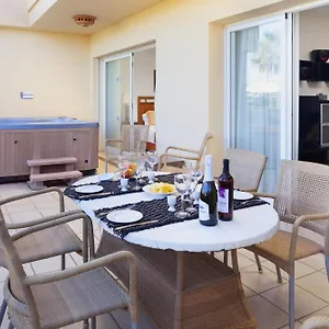 Malibu Mansions By The By Alfresco Apartment